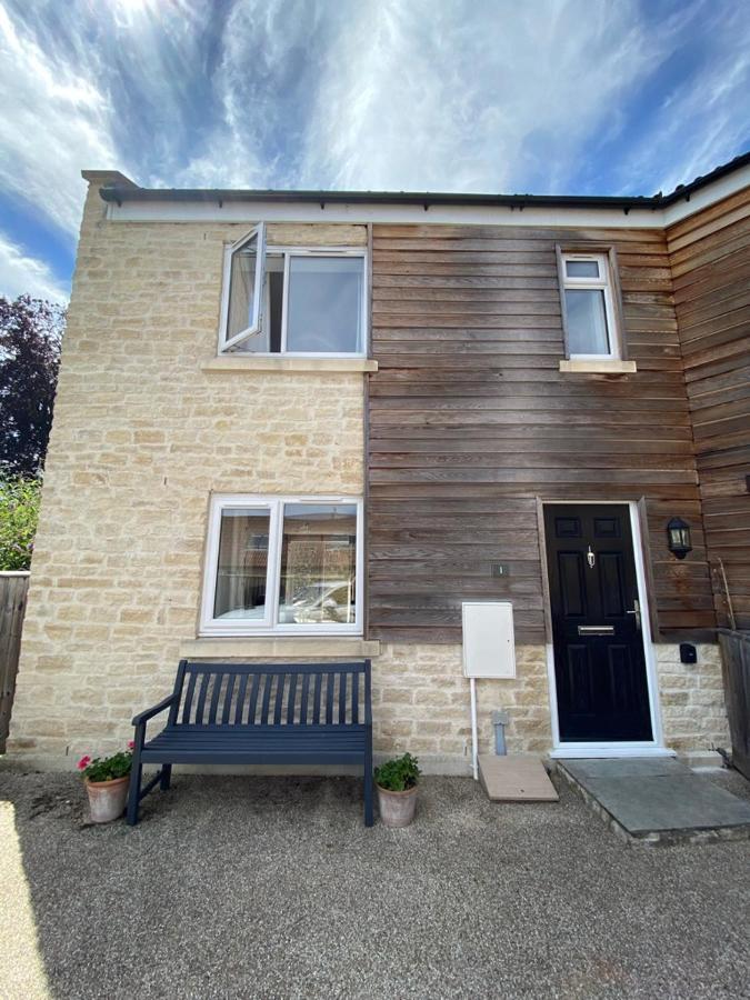 Burgess Yard 2-Bedroom Cottage, Bath Exterior photo