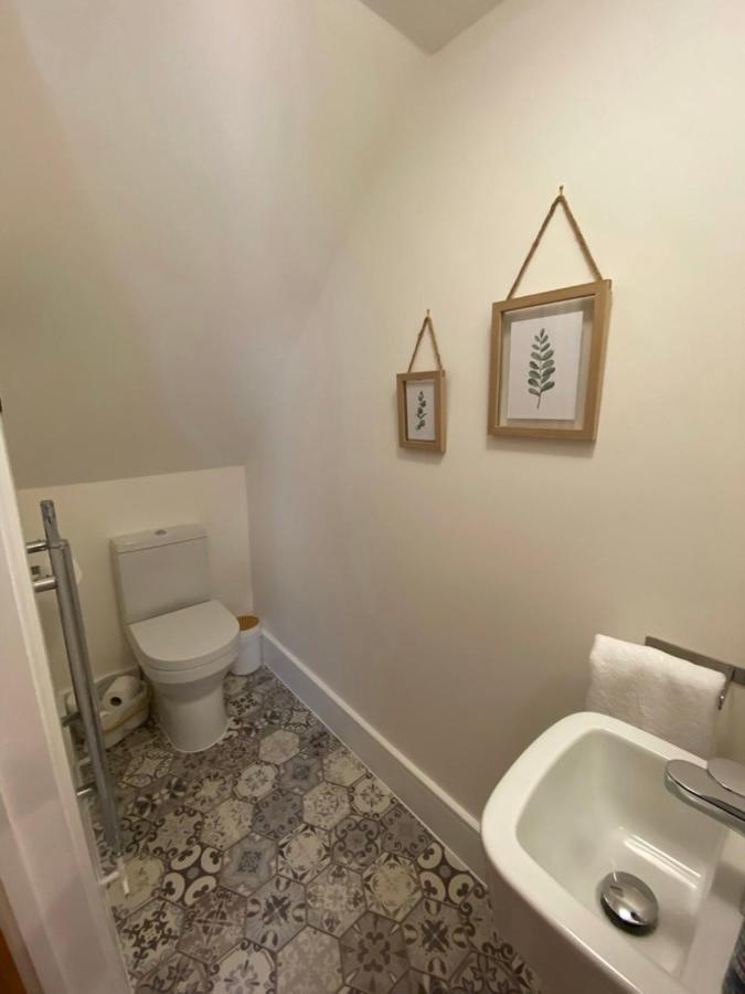 Burgess Yard 2-Bedroom Cottage, Bath Exterior photo