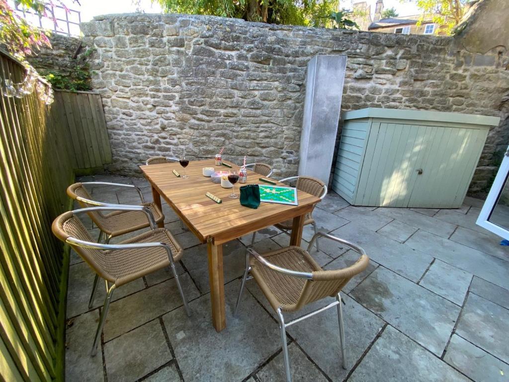 Burgess Yard 2-Bedroom Cottage, Bath Exterior photo